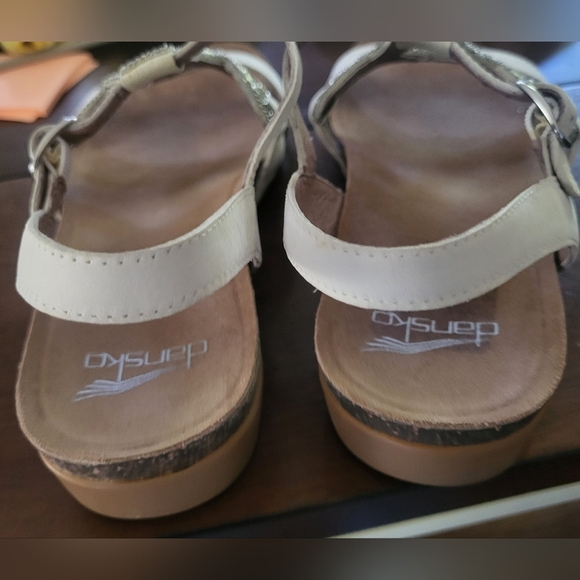 DANSKO Reeta Sandals Ivory Nubuck Buckle Closure Size 39 (US 9) - Picture 3 of 10